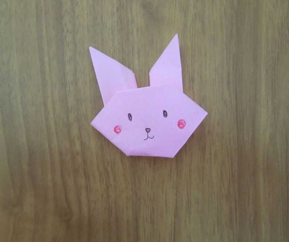 折り紙のウサギ