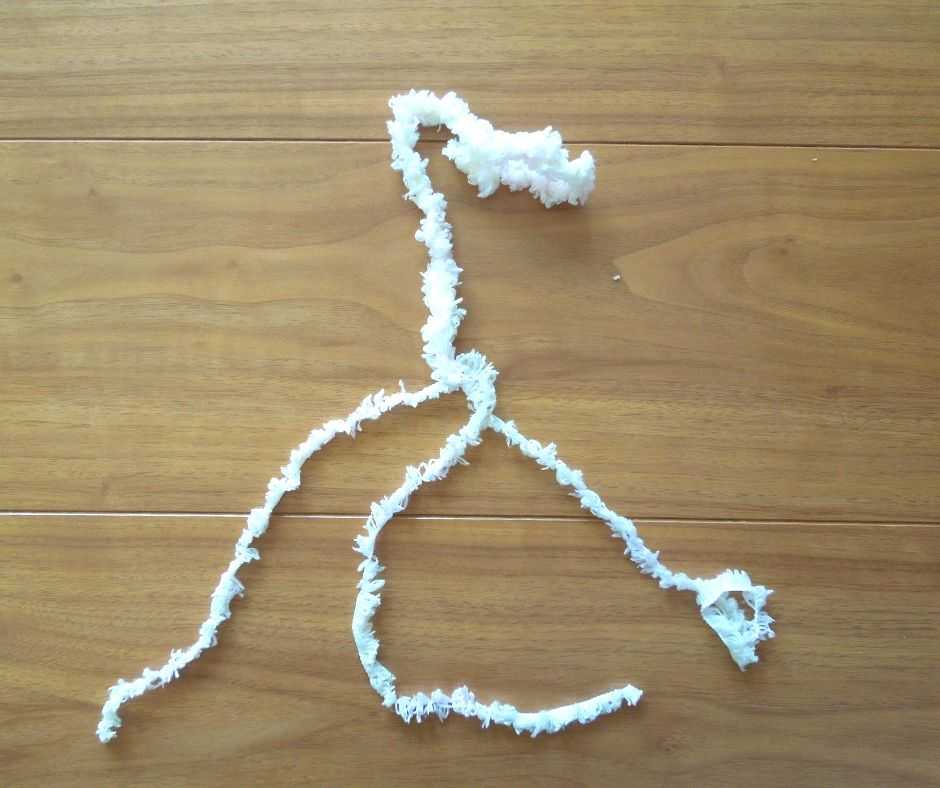 毛糸を三つ編みする