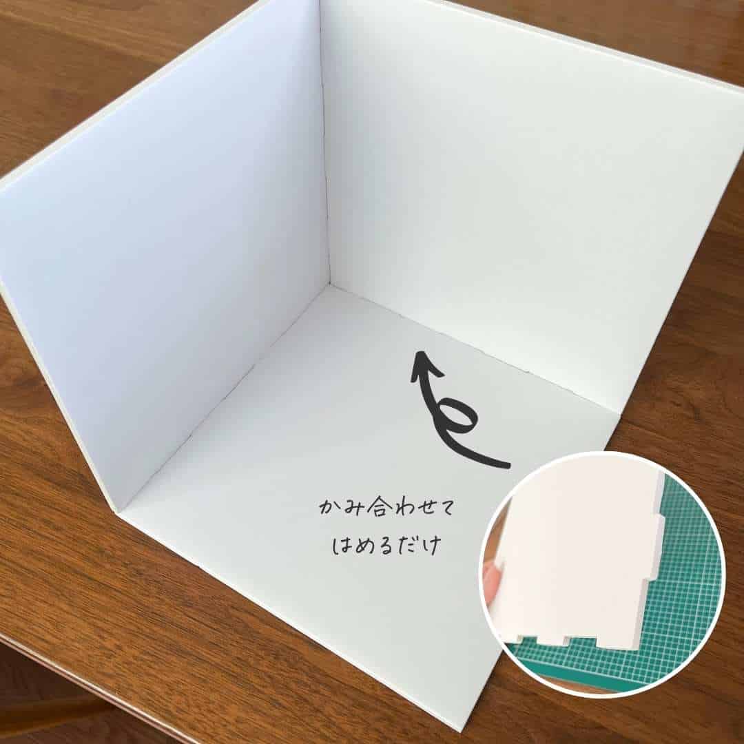 100均ドールハウスのベースははめるだけの簡単組み立て
