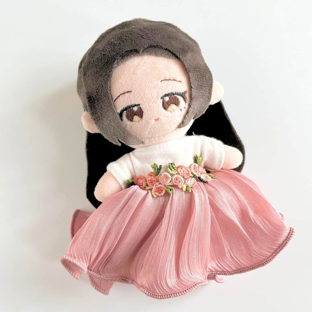 ひらひらした感じのシュシュをぬい服に